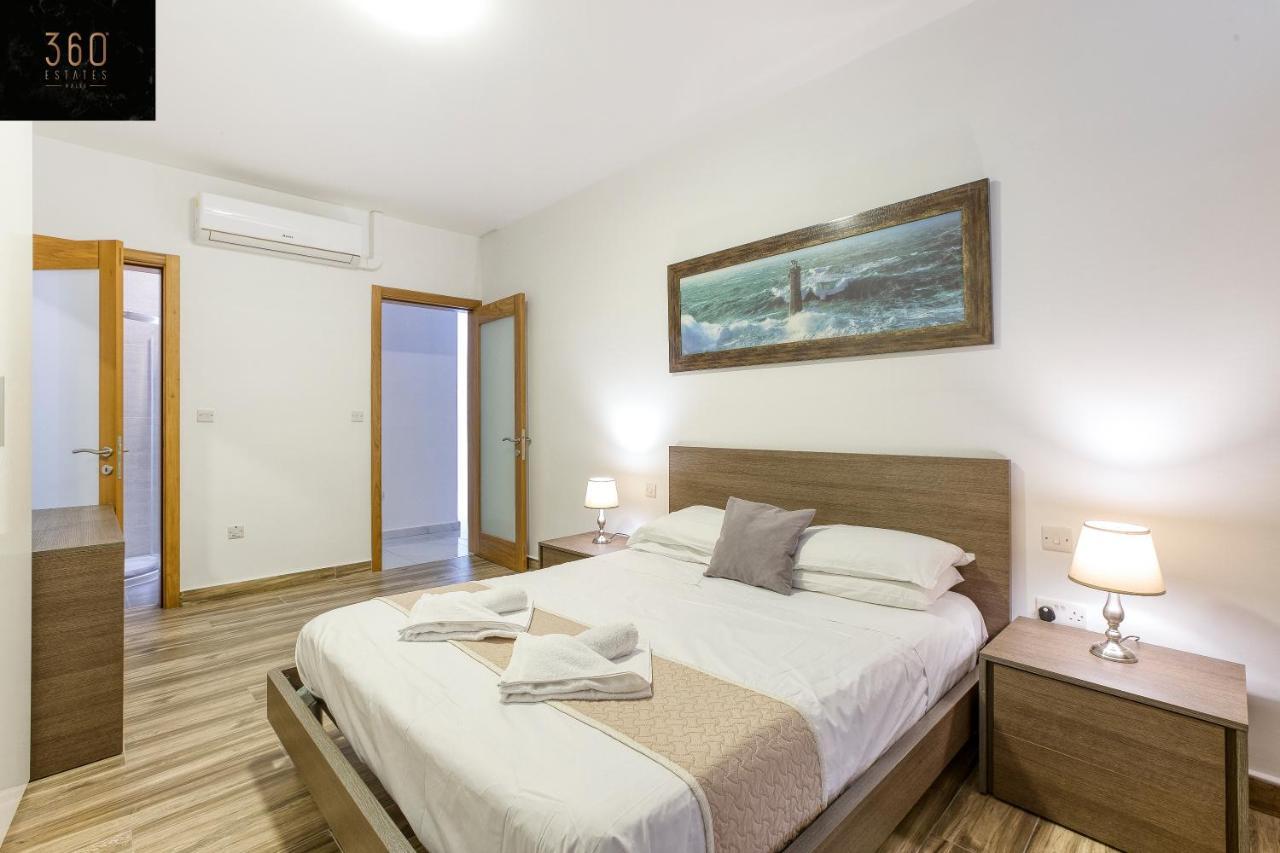 Appartement Lux Sea Front Penthouse With Breathtaking Views In St Pauls By 360 Estates à San Pawl il-Baħar Extérieur photo